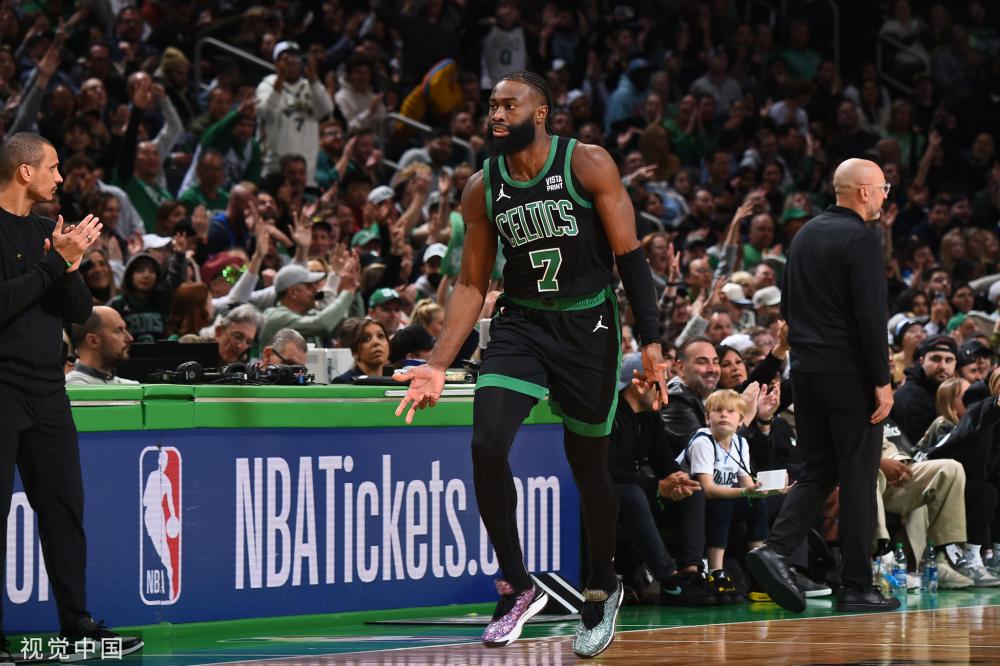 尽管他的年 尽管他的年